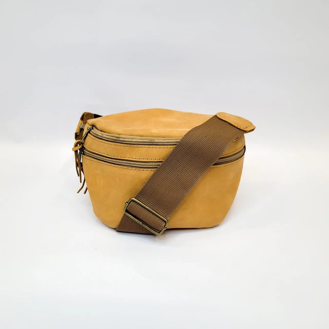 Gia leather tan moonbag