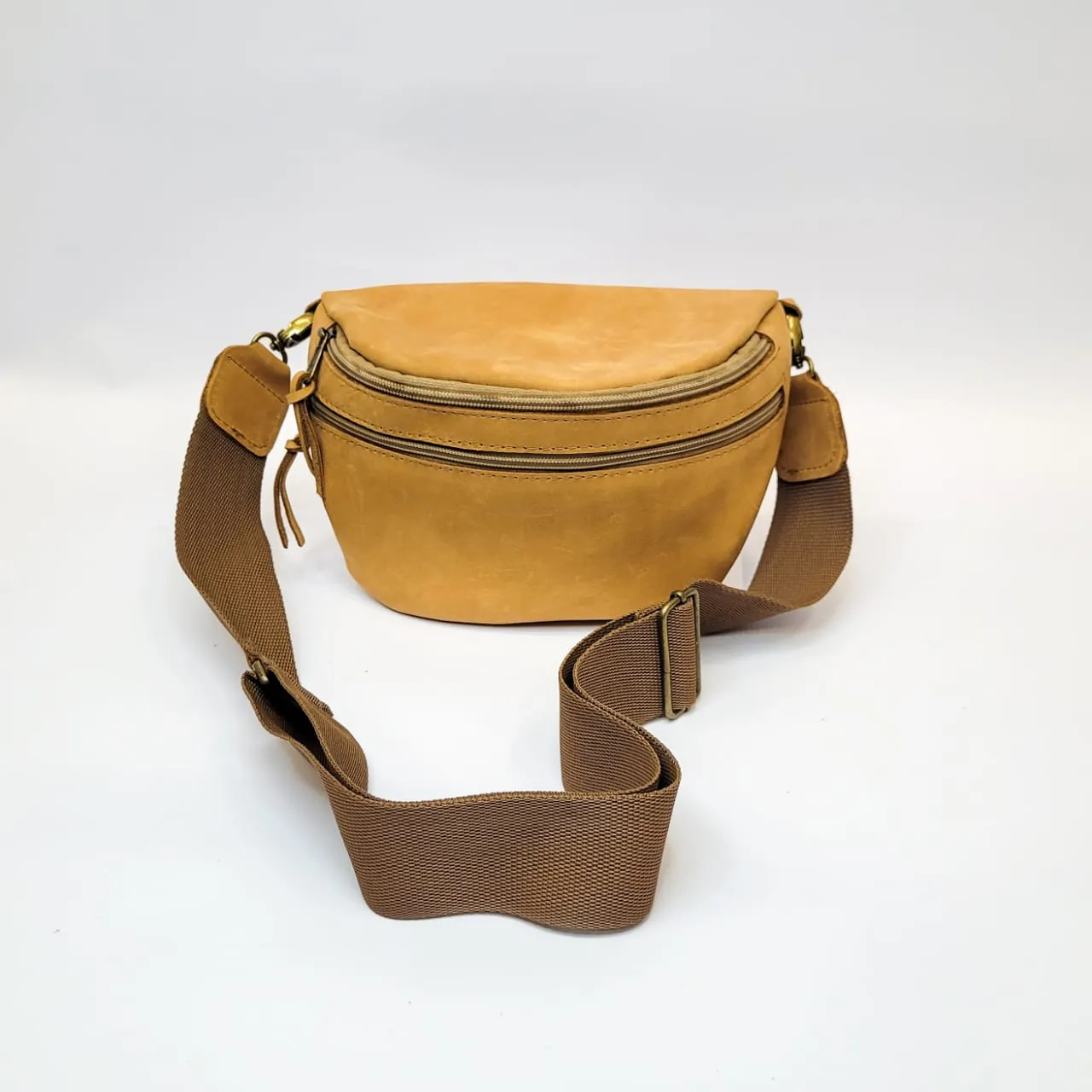 Gia leather tan moonbag