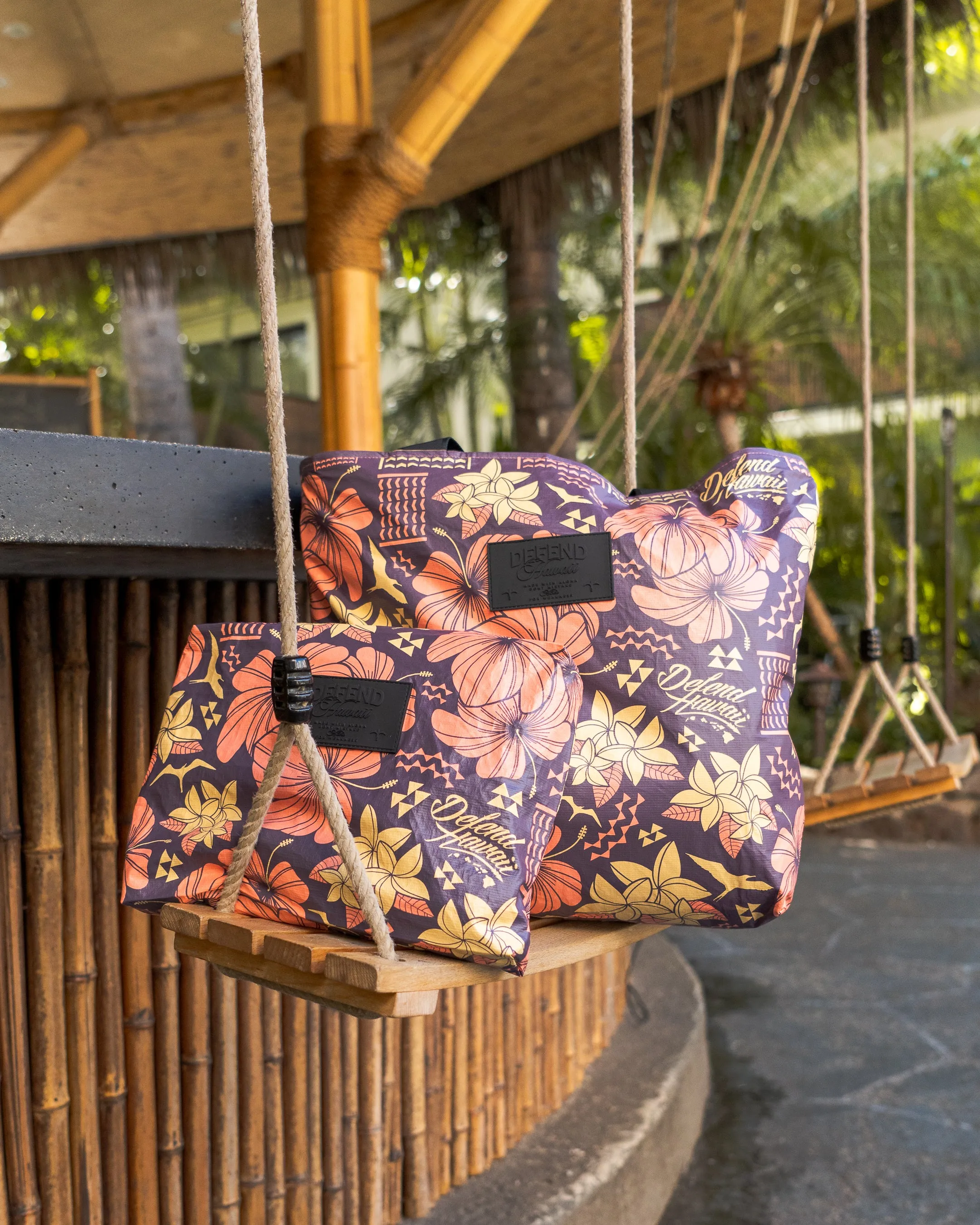 THE TROPIC GETAWAY Purple Tote